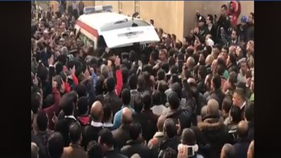 بالفيديو.. هتافات ضد الإرهاب وزغاريد للنساء بجنازاة شهداء 