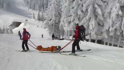 إنهيار جليدي في سويسرا يدفن عدد من المتزلجيين تحت الثلوج