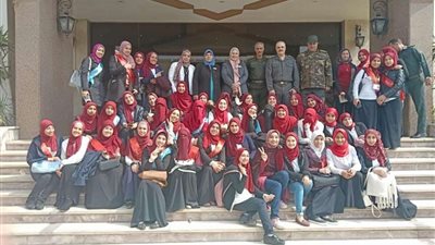 طالبات الدراسات الإنسانية يزورن مركز التنمية البشرية بالقوات المسلحة