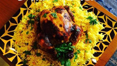 خبيرة طهي تقدم طريقة تحضير الدجاج المشوي بالأعشاب