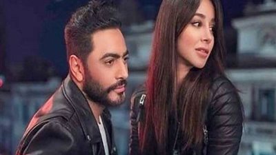 مطرب كندى يهنئ تامر حسنى على نجاح كليبه الجديد