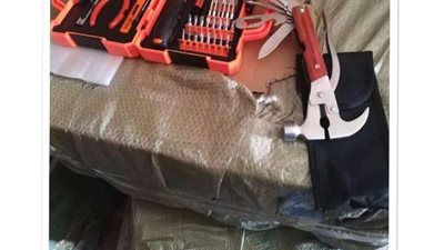 جمارك بورسعيد تضبط 400 مايك دائري الشكل و85 طقم شاكوش