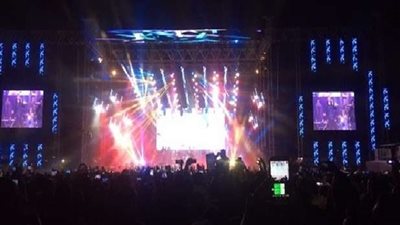 الهضبة يفتتح حفل جامعة مصر بـ 