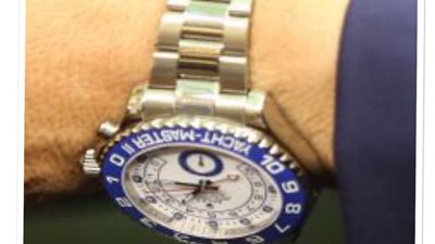 ضبط 500 ساعة مزودة بهاتف محمول وكاميرات محظورة قبل تهريبها ببورسعيد