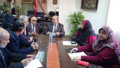 مناقشة الاستعدادات النهائية للامتحان التجريبي للصف الأول الثانوي