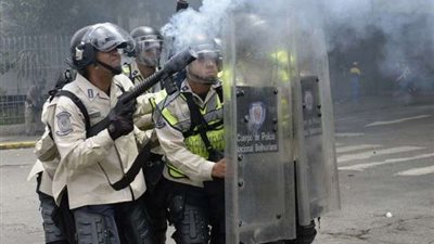 الشرطة الفنزويلية تفرق تظاهرة لداعمى 