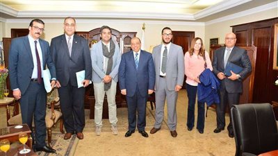 وزير التنمية المحلية يوجه بحل مشكلات المستثمرين الأجانب بالقاهرة