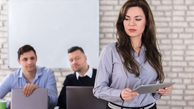 دراسة بريطانية تكشف نتائج صادمة عن ملابس المرأة