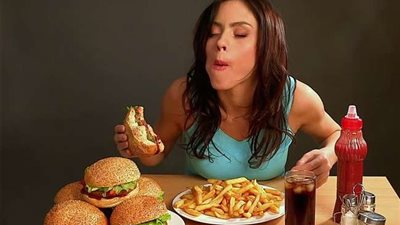 إحذر.. الوجبات السريعة بوابة الإكتئاب