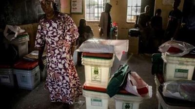 مراكز الإقتراع بنيجريا تفتح أبوابها للناخبين بعد تعطل التصويت أمس