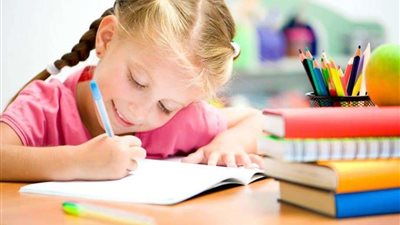 4 حيل مختلفة لتحسين خط طفلك السيئ