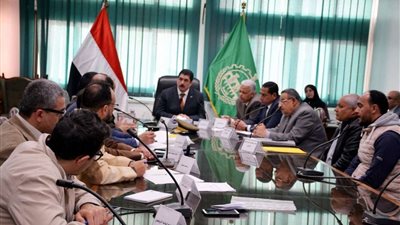 محافظ القليوبية يبحث تطبيق منظومة جديدة للنقل الجماعي