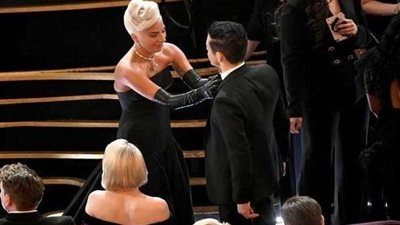 كاميرات حفل توزيع جوائز الأوسكار تلتقط معاناة رامي مالك مع الـ