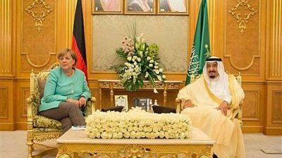 الملك سلمان يجتمع مع 