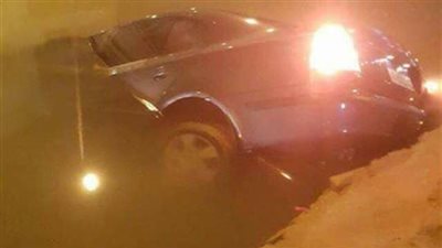 هبوط أرضي بالتجمع الخامس يبتلع سيارة ملاكي