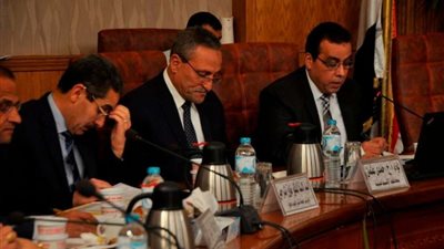 محافظ الإسماعيلية يشكل لجنة للتعاون في ملف تقنين وضع اليد