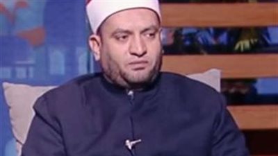 عالم أزهري: حرمانية الـ«فيس بوك» لا تصل لحد الخمر