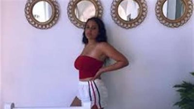 جنى عمرو دياب تثير الجدل بـ«الأحمر»