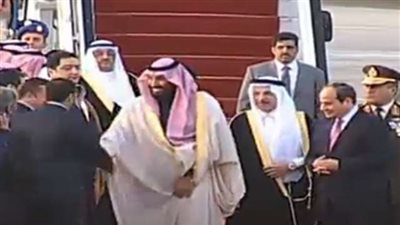 بالصور.. 4 مقاتلات جوية مصرية تستقبل طائرة ولي العهد السعودي