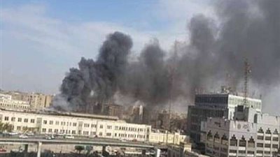 بالفيديو.. لحظة انفجار جرار قطار داخل محطة مصر