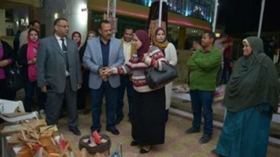 لليوم الثالث..إقبال على معرض منتجات الشباب البيئية بمطروح