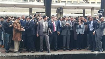 شاهد.. لحظة تشاجر سائقي قطار حادث محطة مصر