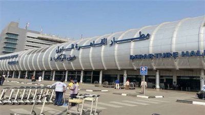 سقوط راكب بحوزته كمية الحشيش ومطواة بمطار القاهرة