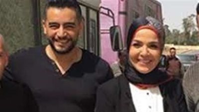 مني عبد الغني تقع فى أزمة وتلجأ لهاني سلامة