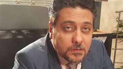 وفاة والد تامر فرج وتشيع جنازته بمسجد الرحمن الرحيم