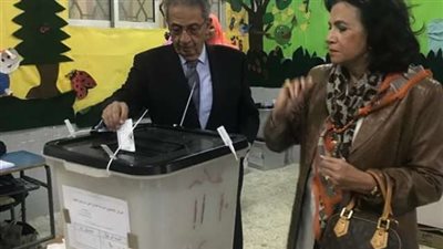 عمرو موسى يُدلي بصوته في الانتخابات الرئاسية بالتجمع الخامس