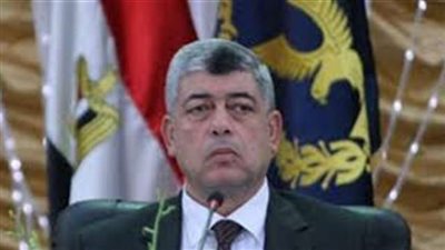 وزير الداخلية الأسبق يدلي بصوته في الانتخابات بالدقي