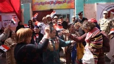 سيدات يحتفلن بالانتخابات الرئاسية على أنغام 'أبو الرجولة' بالمعصرة