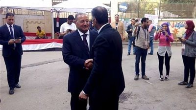 محافظ البنك المركزي يدلي بصوته في الإنتخابات بمدرسة الزمالك