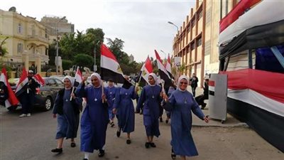 ازدحام أمام مدرسة مصر الجديدة للغات للمشاركة في الانتخابات