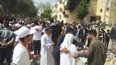 أهالي الشيخ زويد بسيناء يتحدون الإرهاب ويحتشدون أمام اللجان