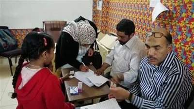 بالصور..سيدات يصطحبن أطفالهن للمشاركة بالتصويت الانتخابي