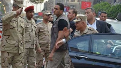 وزير الدفاع يتفقد العملية الانتخابية في مدرسة الأورمان بالدقي