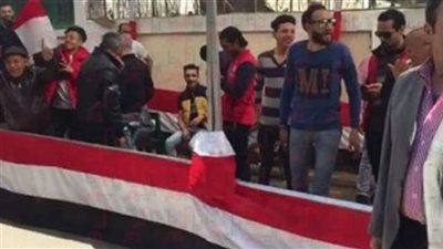 لليوم الثاني .. طوابير أمام لجنة مدرسة الزمالك القومية المشتركة