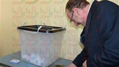 بالصور.. محافظ بني سويف يدلي بصوته في الانتخابات الرئاسية