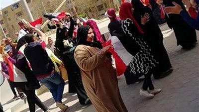 بالصور.. أهالي 15 مايو يرقصون على «بشرة خير»