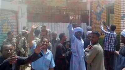 توافد الناخبين على مقار اللجان بأسوان