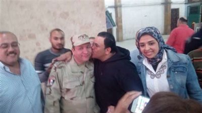 محمد فؤاد «يقبل» قائد قوات تأمين لجنة الجامعة العمالية