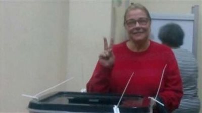 مها أبوعوف تدلي بصوتها فى الانتخابات الرئاسية