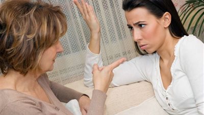 لو العلاقة متوترة.. إزاى تكسبي قلب حماتك