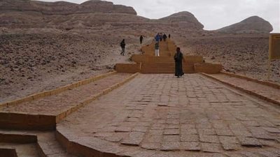 وفد سياحي من بلغاريا وإيطاليا يزور المناطق الأثرية بالمنيا