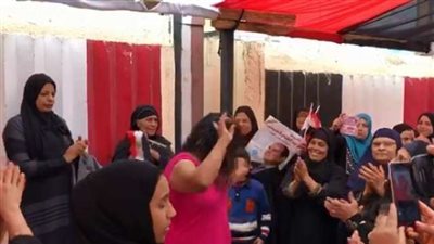 بالصور.. زغاريد ورقص بمحيط لجان مدينة نصر