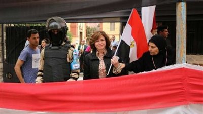 بالصور.. إلهام شاهين تُدلي بصوتها في الانتخابات الرئاسية بمصر الجديدة