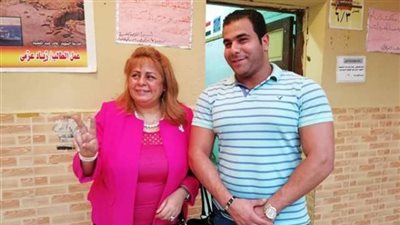 بالصور... النائبة منى منير تتابع سير العملية الانتخابية في الدقي
