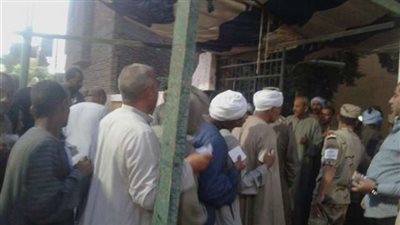 بالصور.. إقبال كثيف على لجنة الشئون باصفون جنوب الاقصر