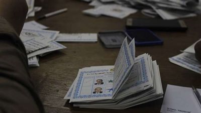 السيسي يتقدم بـ 907 صوتًا مقابل 49 لـ«موسى» بمدرسة زاهر في مطروح